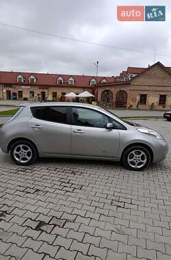 Хэтчбек Nissan Leaf 2014 в 