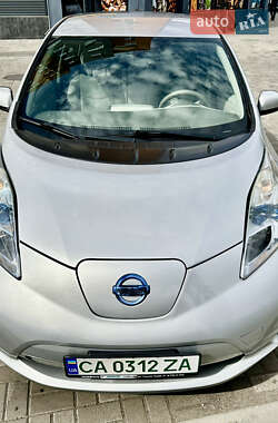 Хэтчбек Nissan Leaf 2012 в 