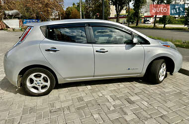Хэтчбек Nissan Leaf 2012 в 