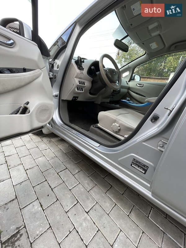 Хэтчбек Nissan Leaf 2011 в Хмельницком