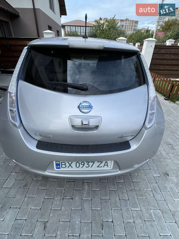 Хэтчбек Nissan Leaf 2011 в Хмельницком
