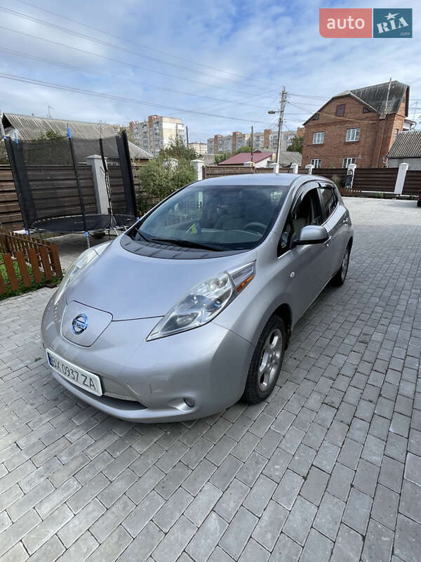 Хэтчбек Nissan Leaf 2011 в Хмельницком