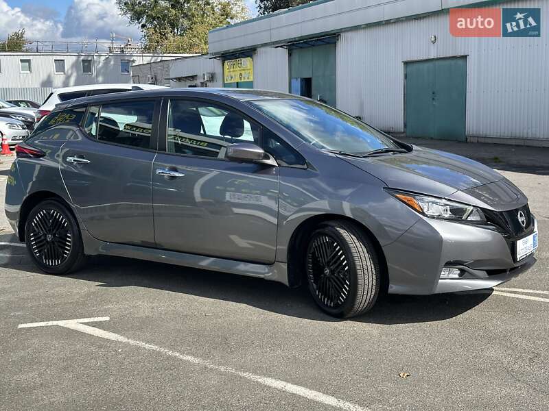 Хетчбек Nissan Leaf 2024 в Києві
