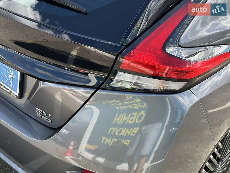 Хетчбек Nissan Leaf 2024 в Києві