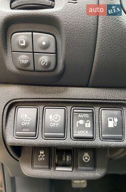 Хэтчбек Nissan Leaf 2014 в 