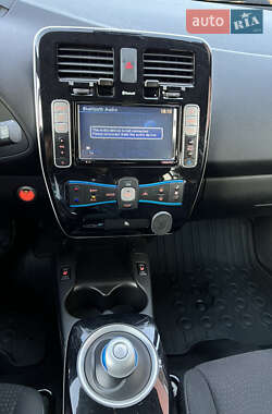 Хэтчбек Nissan Leaf 2014 в 