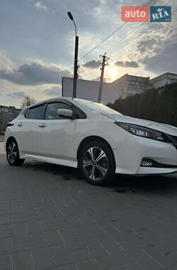 Хэтчбек Nissan Leaf 2021 в 