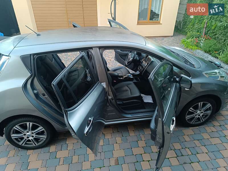Хэтчбек Nissan Leaf 2015 в Ровно