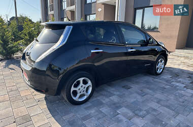 Хэтчбек Nissan Leaf 2016 в 