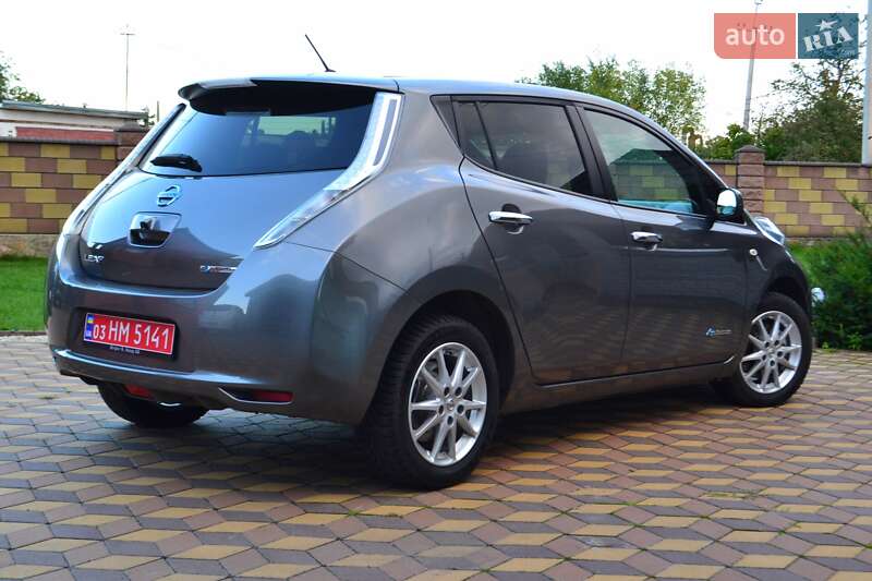 Хэтчбек Nissan Leaf 2015 в Сарнах