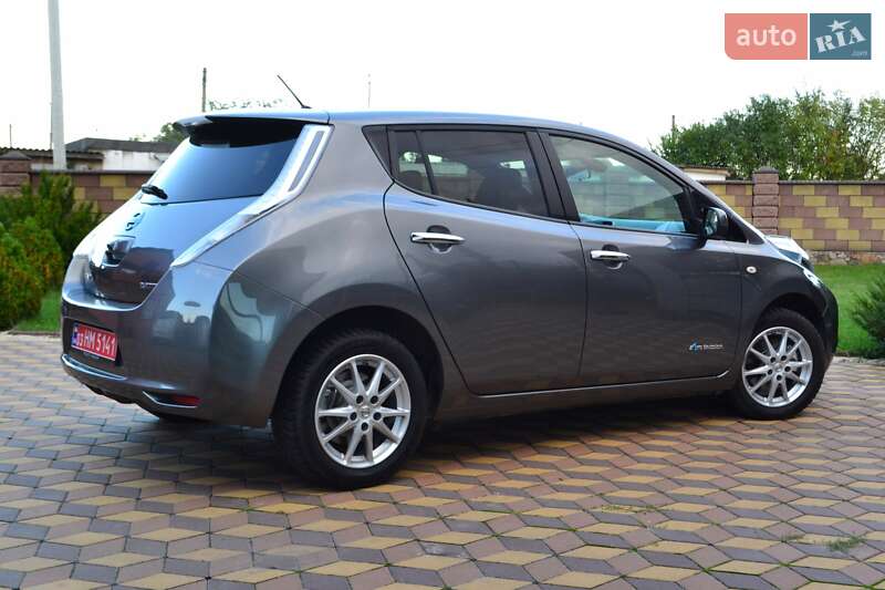 Хэтчбек Nissan Leaf 2015 в Сарнах