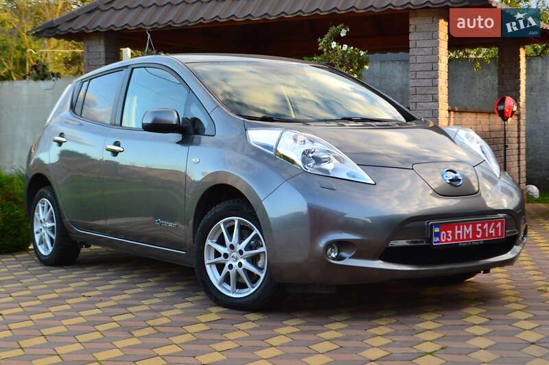 Хэтчбек Nissan Leaf 2015 в Сарнах