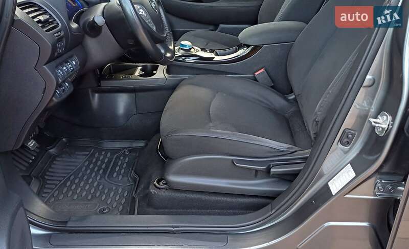 Хэтчбек Nissan Leaf 2015 в Сарнах