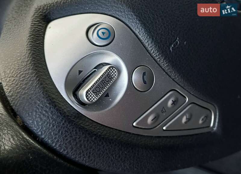 Хэтчбек Nissan Leaf 2015 в Сарнах
