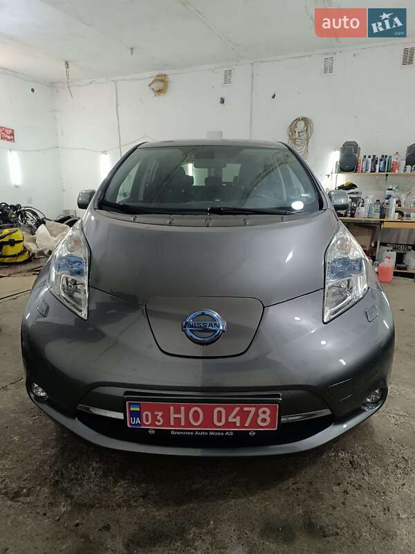 Хэтчбек Nissan Leaf 2015 в Ровно