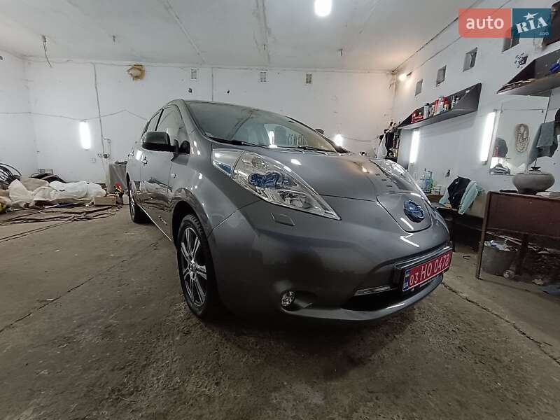 Хэтчбек Nissan Leaf 2015 в Ровно