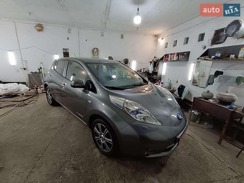 Хэтчбек Nissan Leaf 2015 в Ровно