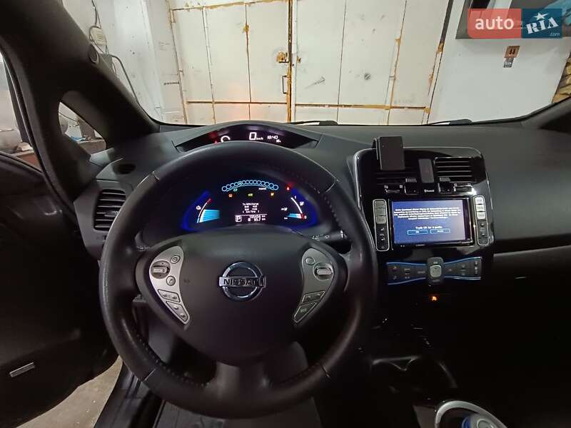 Хэтчбек Nissan Leaf 2015 в Ровно