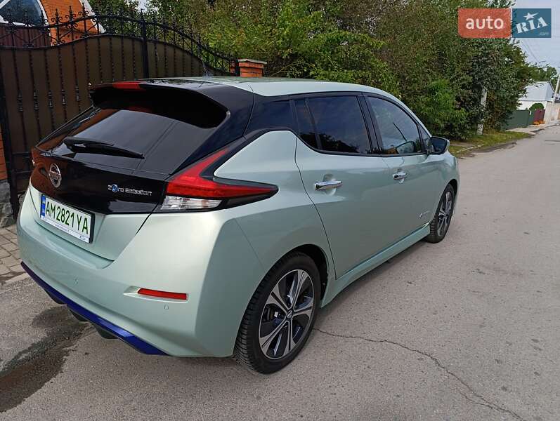 Хэтчбек Nissan Leaf 2018 в Звягеле