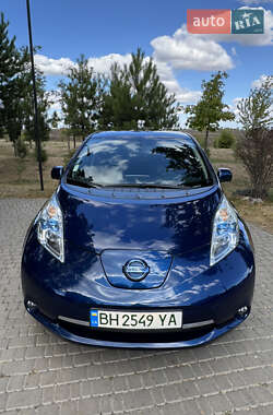 Хэтчбек Nissan Leaf 2016 в 