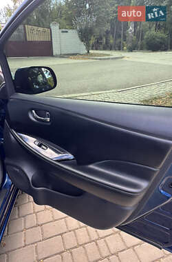 Хэтчбек Nissan Leaf 2016 в 