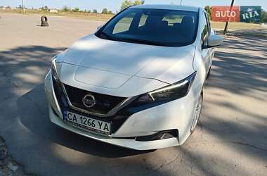 Хэтчбек Nissan Leaf 2022 в 