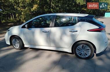 Хэтчбек Nissan Leaf 2022 в 