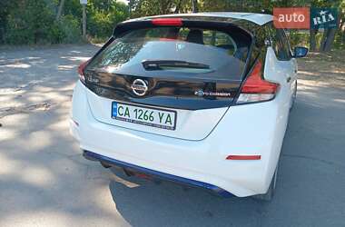 Хэтчбек Nissan Leaf 2022 в 