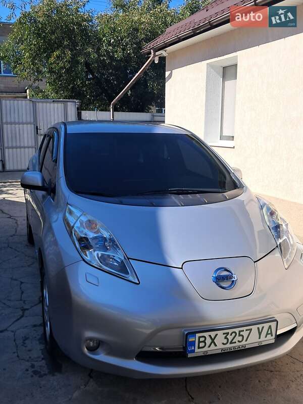 Хэтчбек Nissan Leaf 2013 в Каменец-Подольском