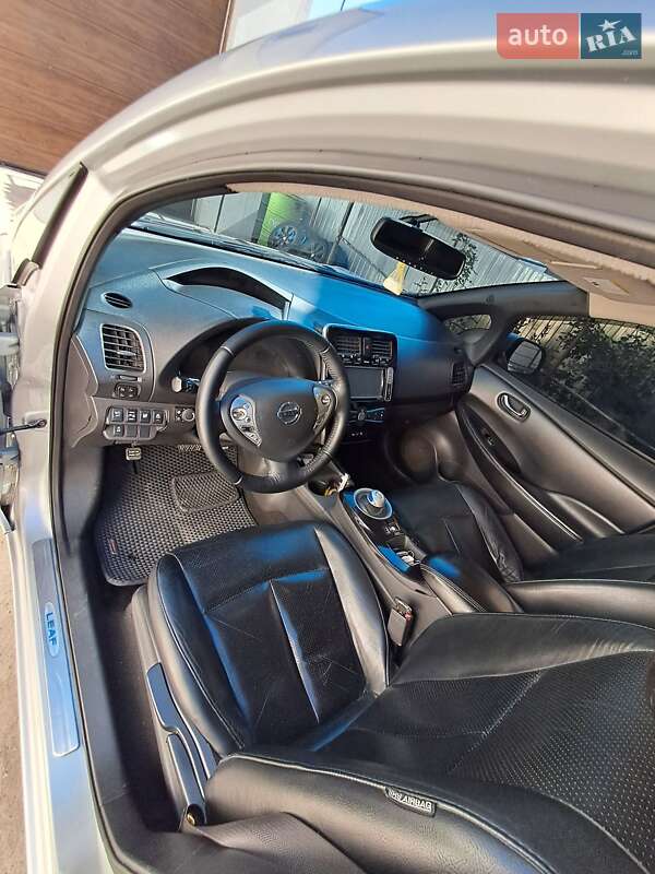 Хэтчбек Nissan Leaf 2013 в Каменец-Подольском