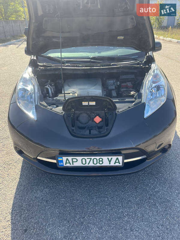 Хэтчбек Nissan Leaf 2016 в Запорожье