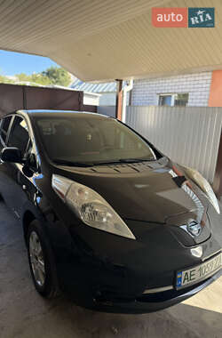Хэтчбек Nissan Leaf 2015 в Днепре