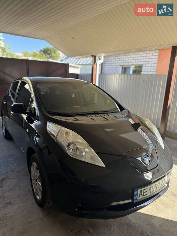 Хэтчбек Nissan Leaf 2015 в Днепре фото Хэтчбек Nissan Leaf 2015 в Днепре