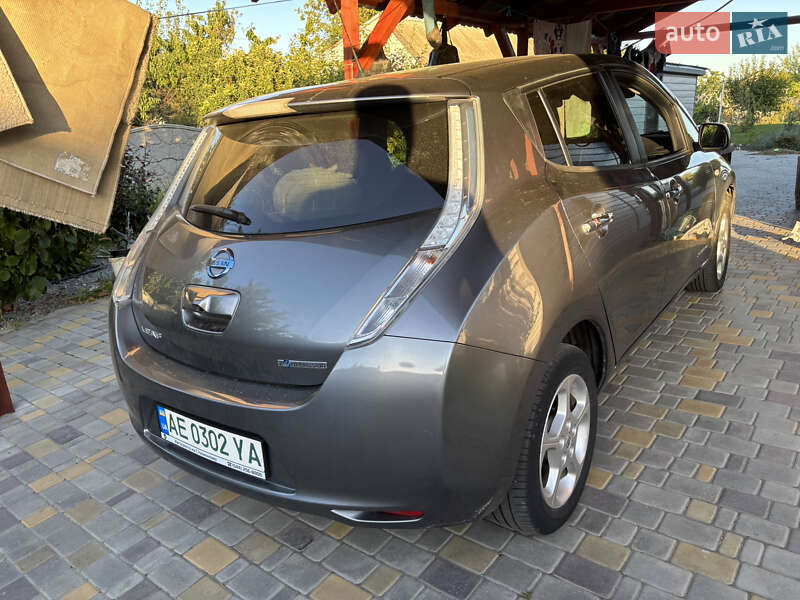 Хетчбек Nissan Leaf 2016 в Дніпрі