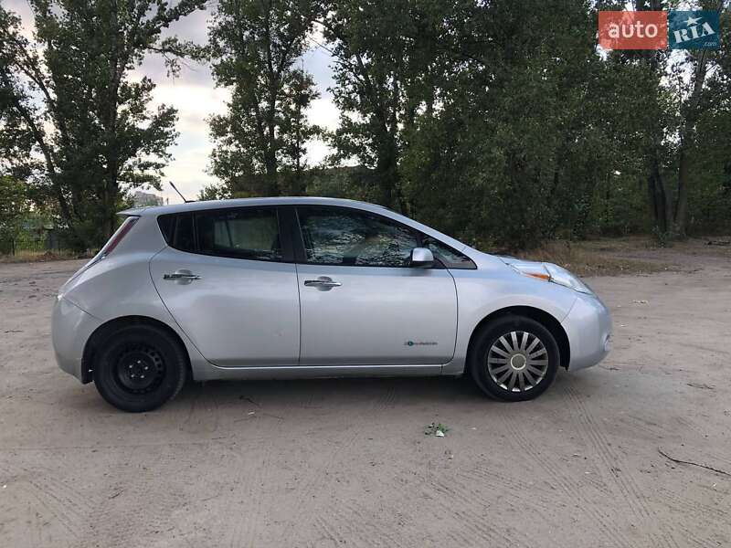 Хэтчбек Nissan Leaf 2014 в Днепре