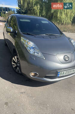 Хэтчбек Nissan Leaf 2014 в 