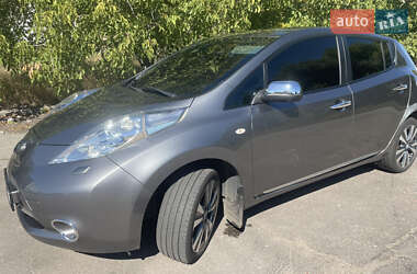 Хэтчбек Nissan Leaf 2014 в 
