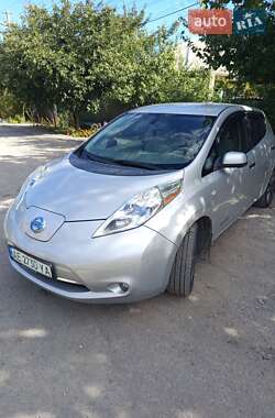 Хэтчбек Nissan Leaf 2014 в Днепре