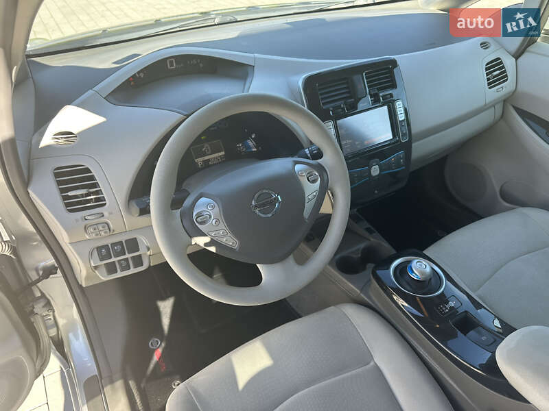 Хэтчбек Nissan Leaf 2011 в Луцке