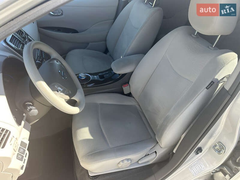 Хэтчбек Nissan Leaf 2011 в Луцке