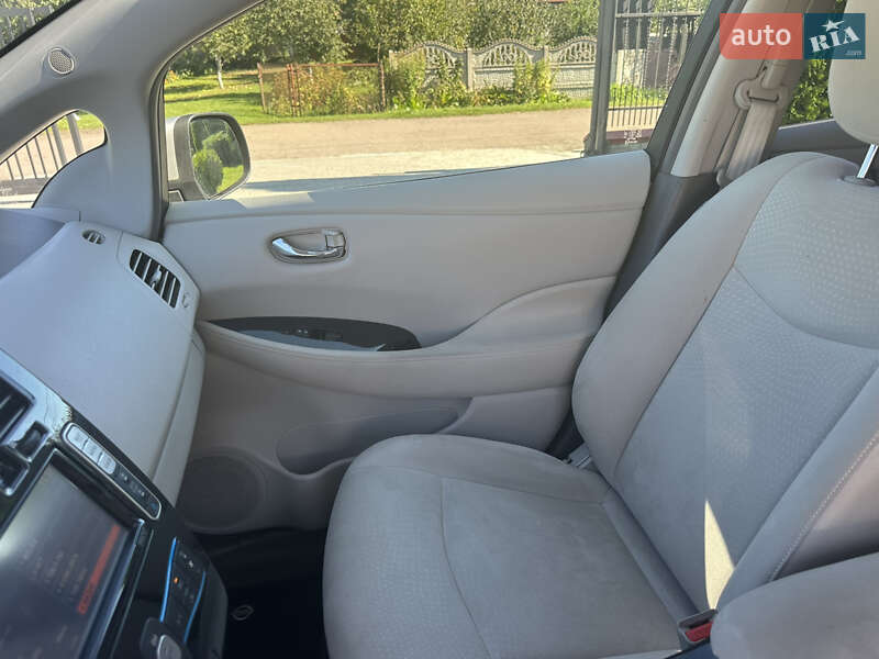 Хэтчбек Nissan Leaf 2011 в Луцке