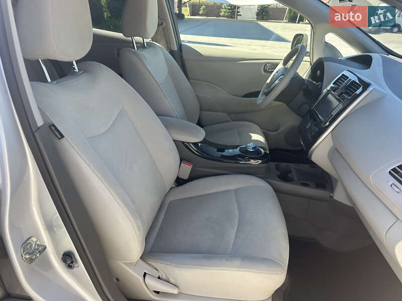 Хэтчбек Nissan Leaf 2011 в Луцке