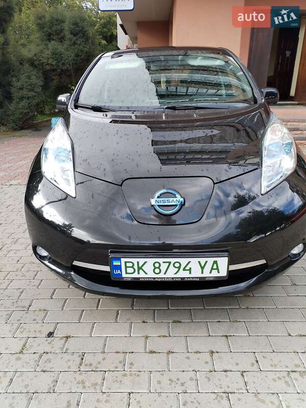 Хэтчбек Nissan Leaf 2015 в Ровно