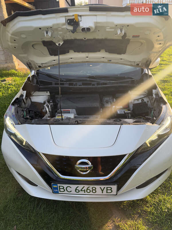 Хэтчбек Nissan Leaf 2019 в Мостиске