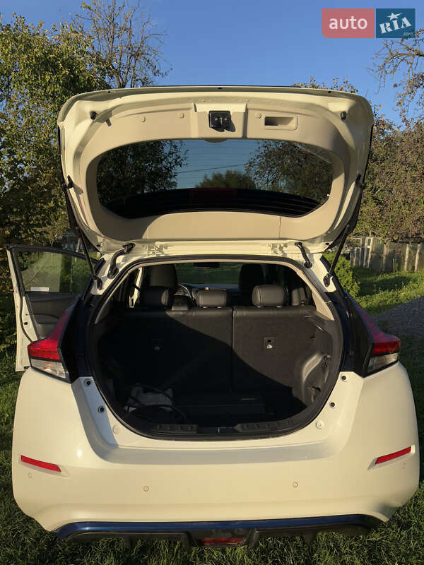 Хэтчбек Nissan Leaf 2019 в Мостиске