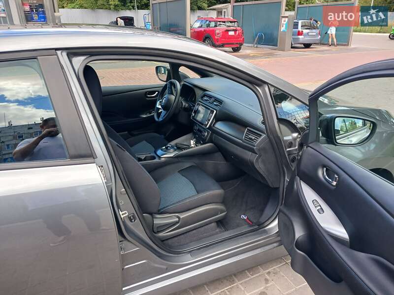 Хэтчбек Nissan Leaf 2019 в Киеве