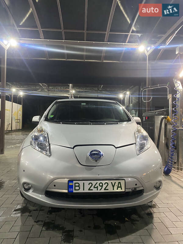 Хэтчбек Nissan Leaf 2014 в Кременчуге фото 2 Хэтчбек Nissan Leaf 2014 в Кременчуге