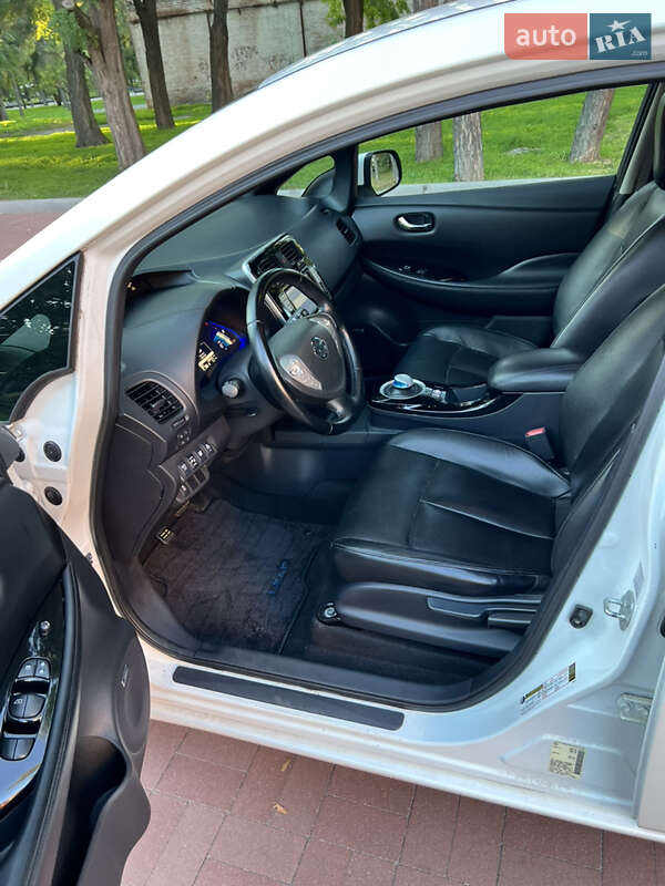 Хетчбек Nissan Leaf 2013 в Кременчуці