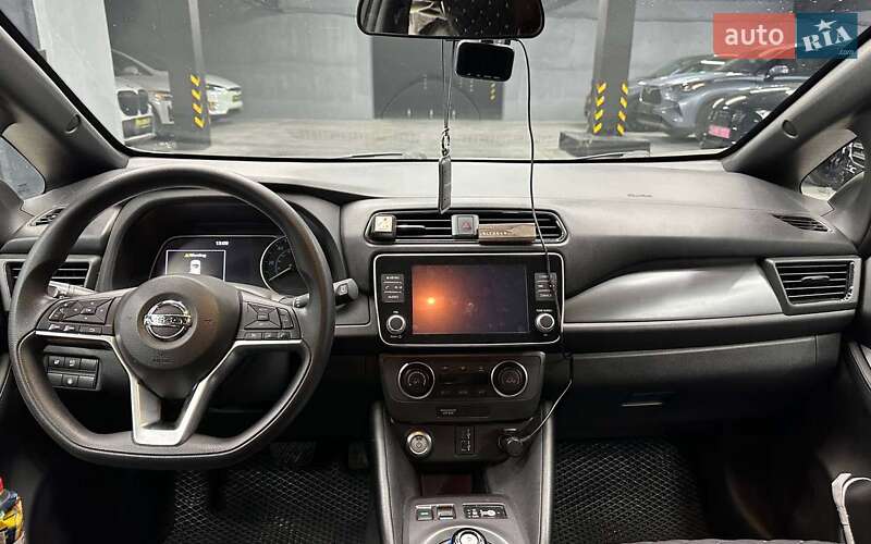 Хетчбек Nissan Leaf 2022 в Чернівцях