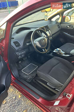 Хэтчбек Nissan Leaf 2013 в 